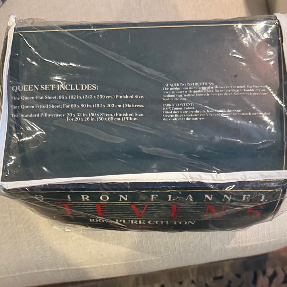 7 For All Mankind Green Queen Sheet Set in Packaging - Picture 2 of 4